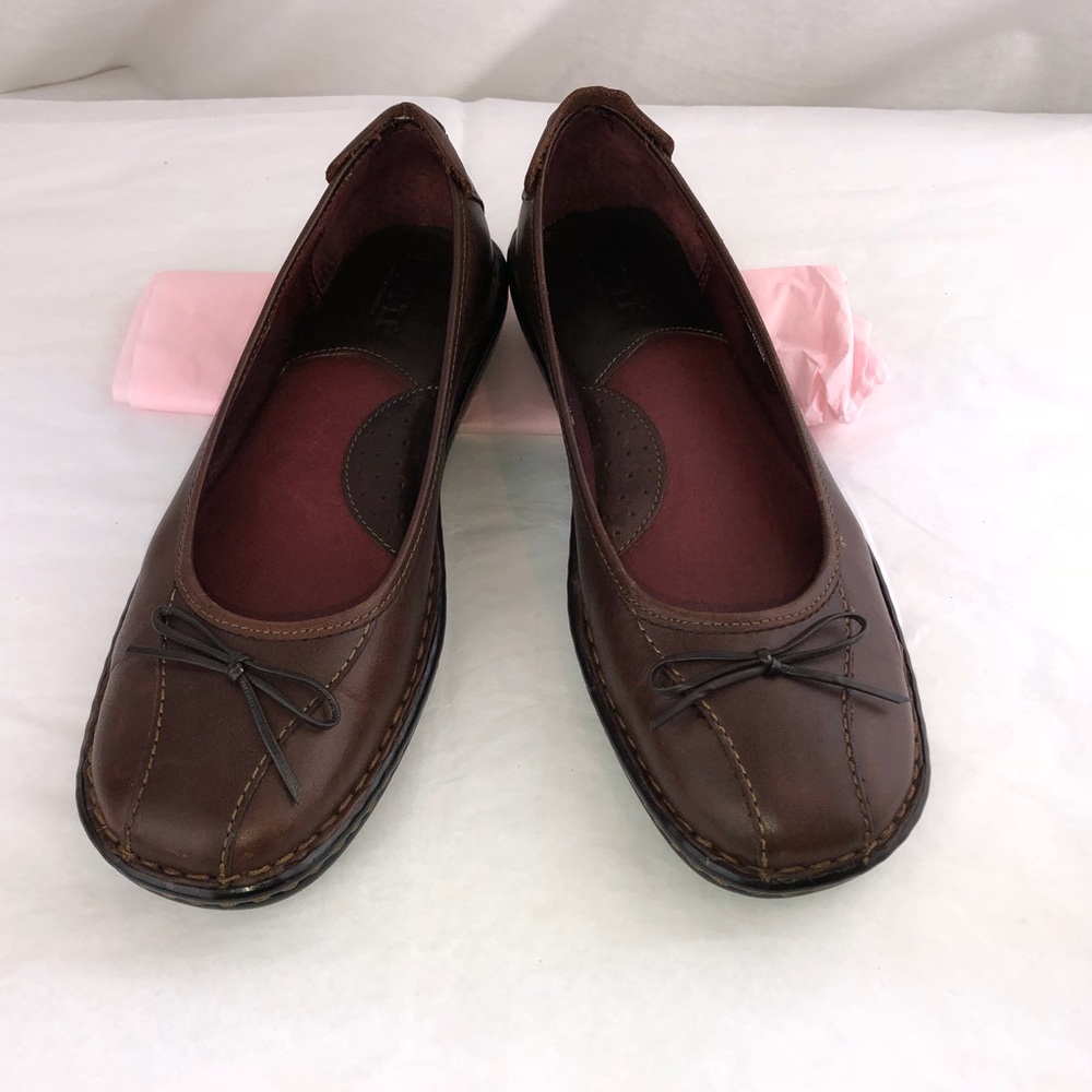 Born brown leather Momoryfoam sole flat 7.5 M/W